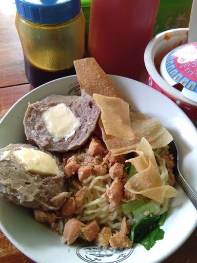 MIE AYAM BAKSO PAKDE KUMIS