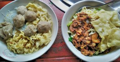 MIE AYAM DAN BAKSO PUSKES LA1