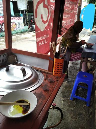 MIE AYAM DAN BAKSO PUSKES LA1