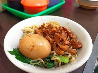 MIE AYAM PAK DHE