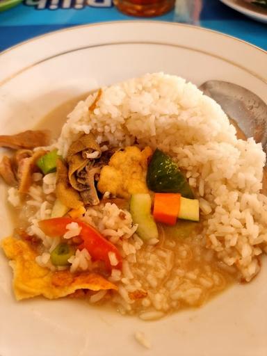 SOTO BETAWI & AYAM GORENG SARAPAN PAGI NASI UDUK