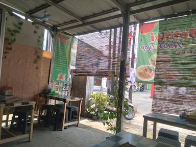 WARUNG SOTO BETAWI NENEK IYOP