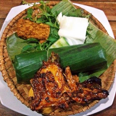 (ARAYA)NASI BAKAR AYAM BAKAR JULID IKAN BAKAR DAN CUMI BAKAR