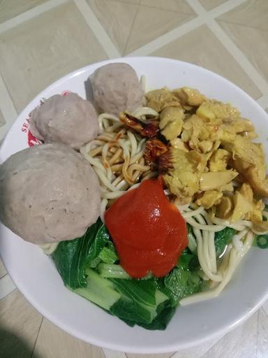 MIE AYAM BASO BATAGOR DION