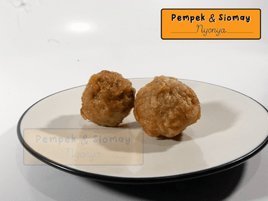 PEMPEK & SIOMAY NYONYA