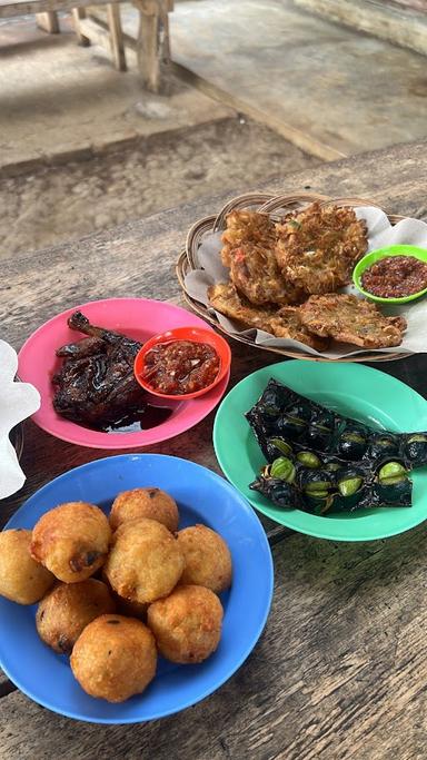 WARUNG KURING IBU KOKOM PERKEDEL