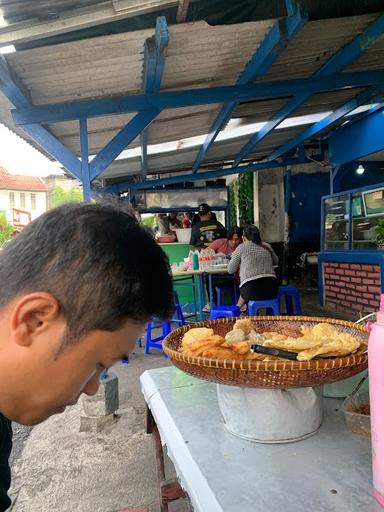 NASI KUNING DAN NASI UDUK