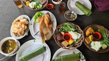 RUMAH MAKAN RIUNG PANYILEUKAN