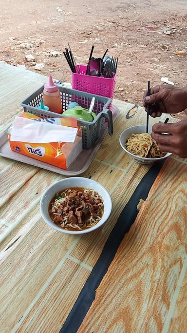 WARUNG GERBANG LEUWI KERIS