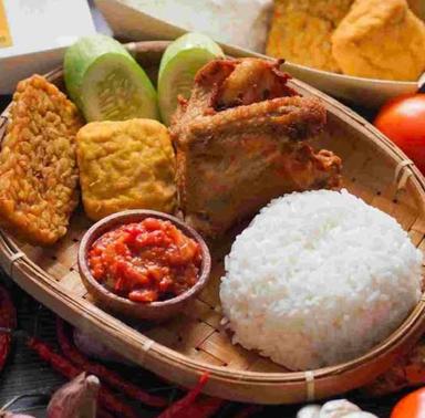 AYAM GORENG BUNDA DIAS