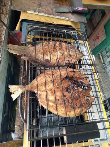 IKAN DAN AYAM BAKAR TEH YATI