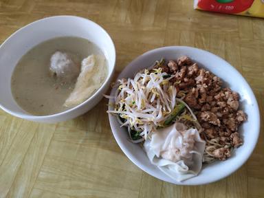 MIE AYAM BANGKA PAK RUDY