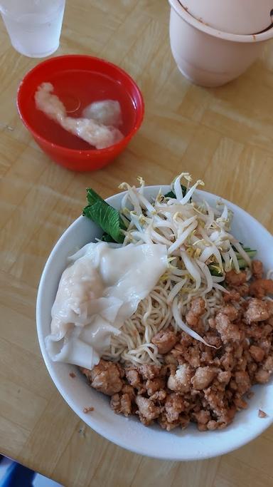 MIE AYAM BANGKA PAK RUDY