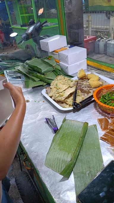 TEMPE MENDOAN DAN TAHU SLAWI MAS BUR