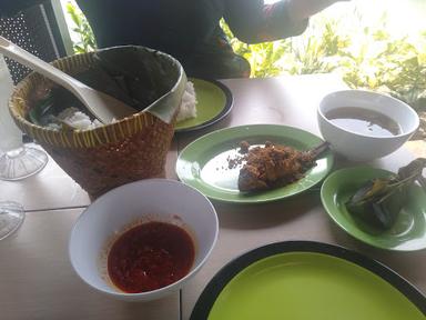 WARUNG NASI CEU EMI