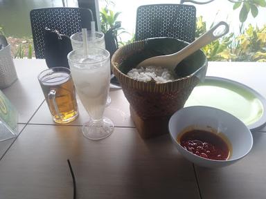 WARUNG NASI CEU EMI