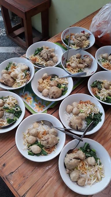 BAKSO NGAPAK MAS YANTO