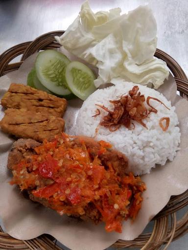 WARUNG AYAM BUTO IJO AMIH BAHY