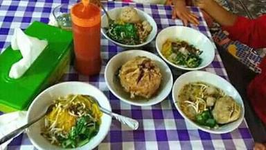 MIE BAKSO OM BEN