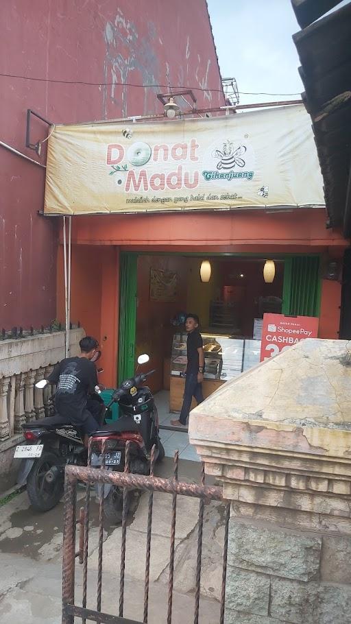 DONAT MADU CIHANJUANG CIPARAY