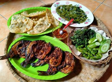 LESEHAN WARUNG BAKAR IKAN SAU SAN