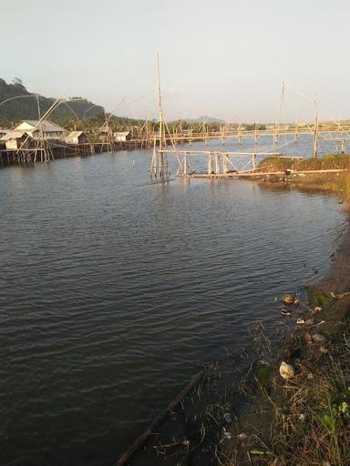 RUMAH MAKAN QINI VANAME