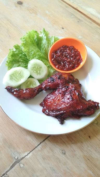 AYAM BAKAR PAK MIN