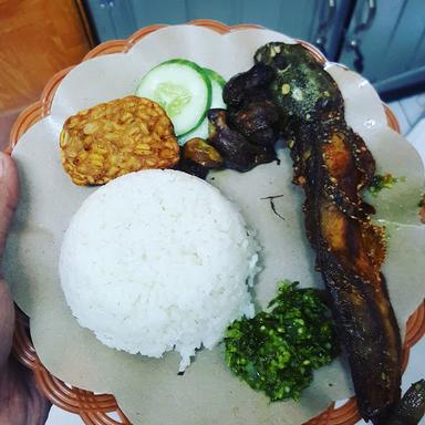 AYAM PENYET SAMBEL IJO BANG OGIE