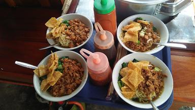 BAKSO & MIE AYAM RIZQI BAROKAH