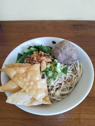 MIE AYAM & BAKSO OMAMA