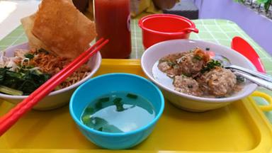 MIE AYAM BANGKA & BASO NENG GEULIS