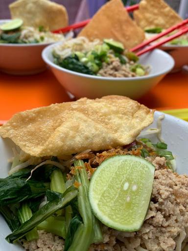 MIE AYAM BANGKA & BASO NENG GEULIS