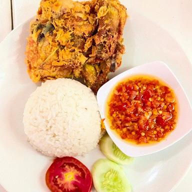 NASI AYAM GEPREK & MIE AYAM BAKSO STASIUN TAMAN BUDAYA