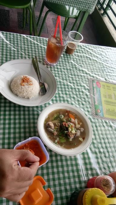 RESTO PONDOK TEPI DANAU TMII