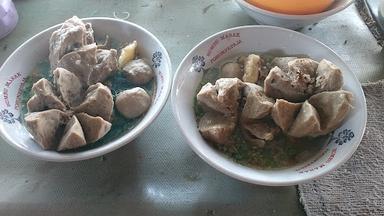 BAKSO DAN MIE AYAM ATIKA SOLO