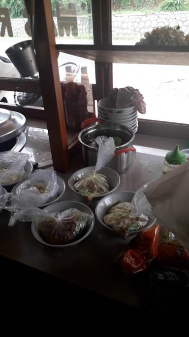 MIE AYAM & BAKSO SOLO  MAS RAGIL 