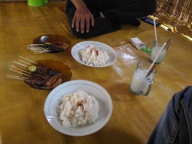 SAUNG EURIH | SATE MARANGGI DAN SOP SAPI