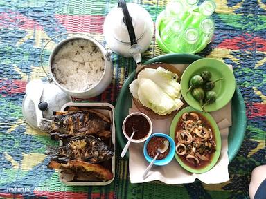 WARUNG NASI LIWET NENG ALIFA ATAU ABAH AWAN