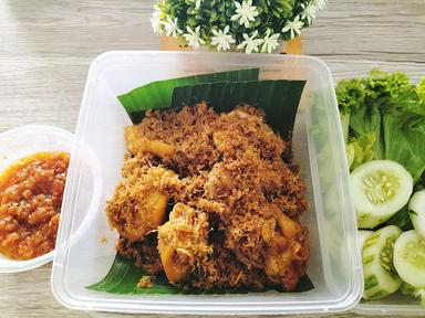 OMAH LAOS AYAM GORENG LENGKUAS