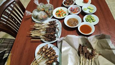 SAUNG SATE TEH OOM