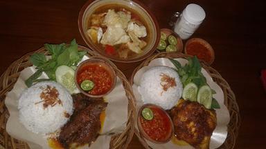 SOTO MIE DAN BEBEK PEDAS TIRTAYASA