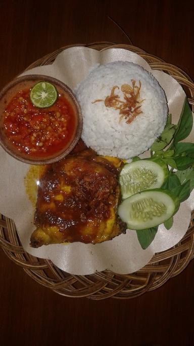 SOTO MIE DAN BEBEK PEDAS TIRTAYASA