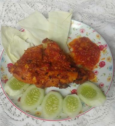 AYAM BAKAR TEH WATI