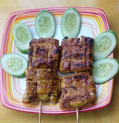 AYAM BAKAR TEH WATI