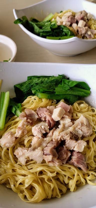 BAKMI BUNCIT - GREEN LAKE CITY