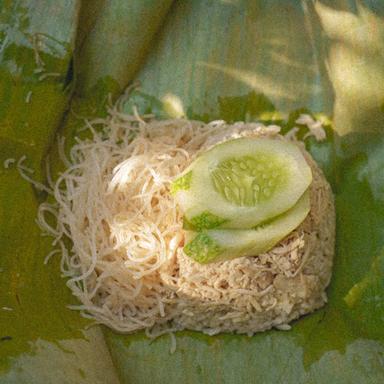 NASI KUNING BUNGKUS DAUN PISANG