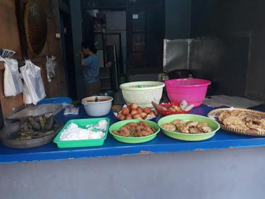 NASI UDUK NYAI HJ. SOLATI