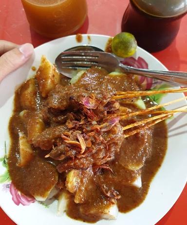 SATE AYAM MADURA H.KOMARUDIN