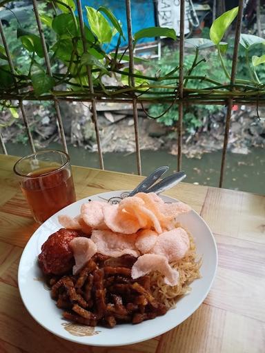 WARUNG NASI UDUK MPO AROH & KUE-KUE JEMBATAN MERAH