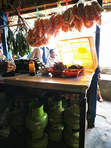 RUMAH MAKAN TIMBEL AYAM KAMPUNG